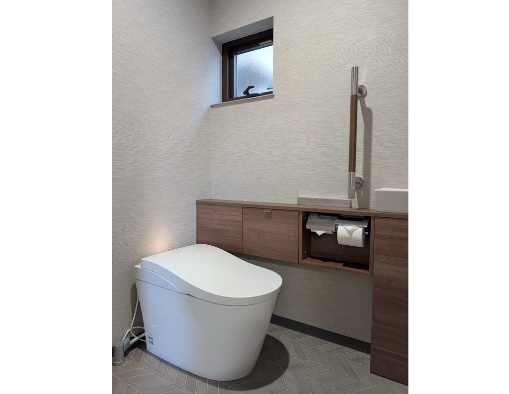 【宇治市】トイレリフォーム、隣室をつなげて車いす対応のバリアフリー空間へ