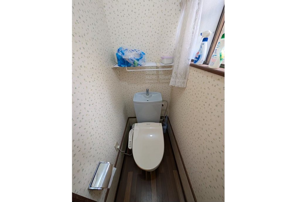 【宇治市】トイレリフォーム、隣室をつなげて車いす対応のバリアフリー空間へ