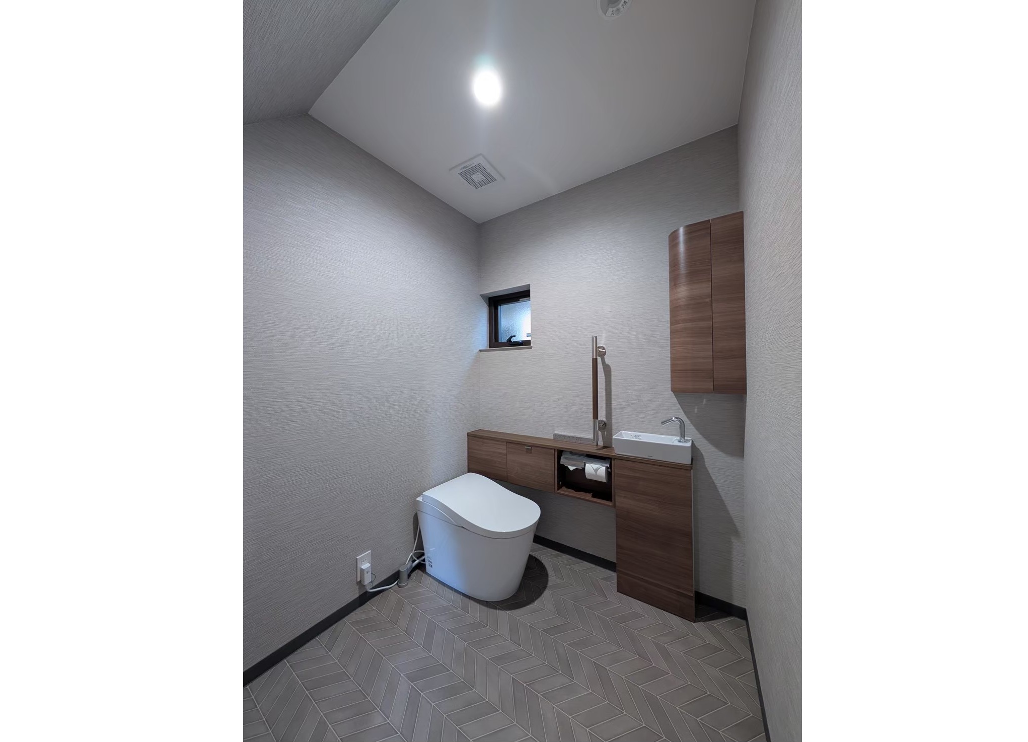 【宇治市】トイレリフォーム、隣室をつなげて車いす対応のバリアフリー空間へ